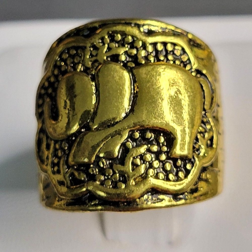 Unisex Gold Tone Metal Wide Solid Band Elephant Designed Fashion Ring Size 8